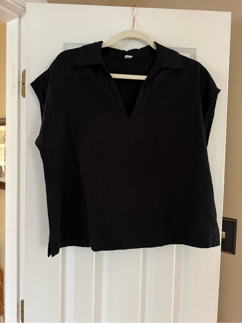 Old Navy Black V-Neck Collar Cap Sleeve Top - Women